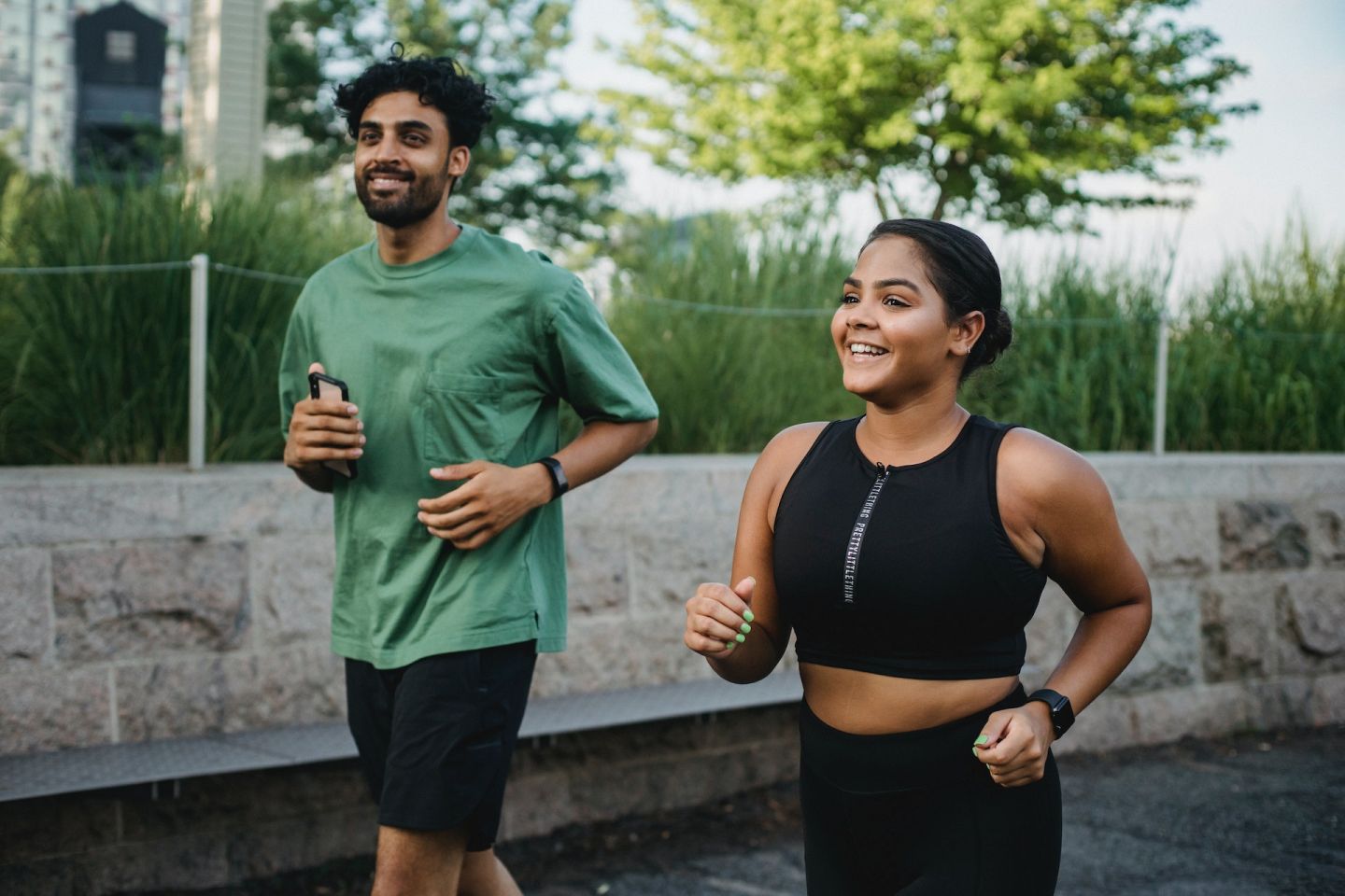 couples-exercising-together