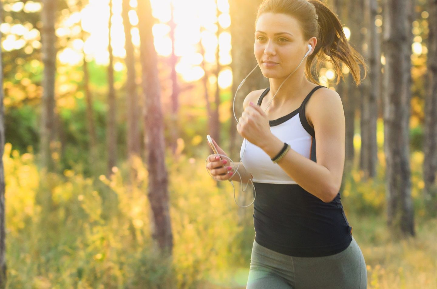 woman-training-for-run